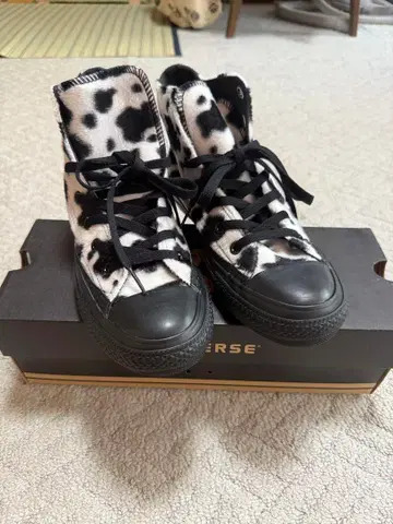 CONVERSE 달마시안 패턴 하이컷 스니커즈