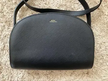 A.P.C 아페쎄 하프문 숄더백