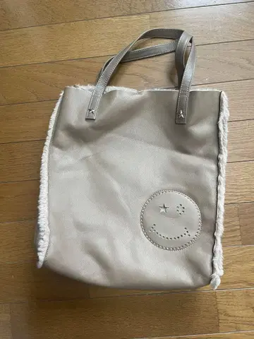 살롱 드 알파드 퍼 토트백 스마일 펀칭 파우치 포함