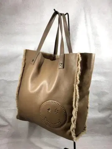 살롱 드 알파드 퍼 토트백 스마일 펀칭 파우치 포함