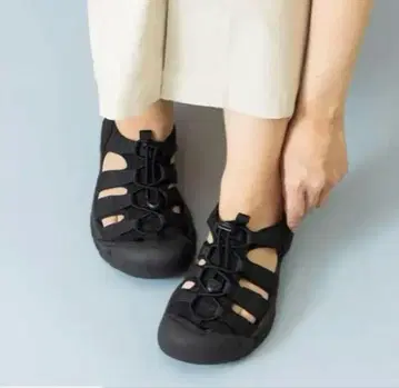 KEEN 우먼 뉴포트 H2 샌들 블랙 24.5cm