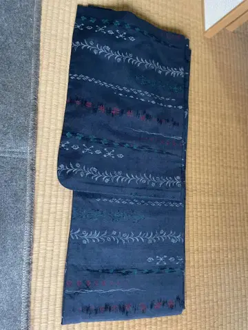 다크 블루 꽃무늬 자수 기모노