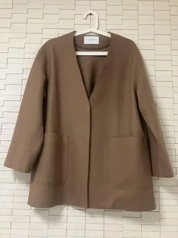 새상품급 UNITED ARROWS 브라운 V넥 노카라 자켓 코트