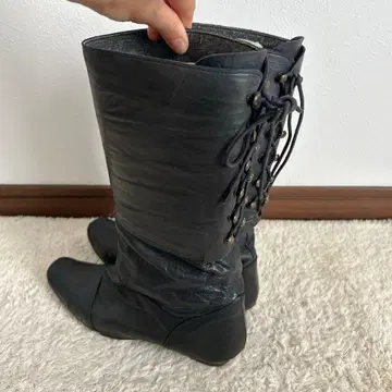 레이스업 블랙 가죽 부츠