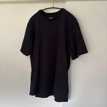 블랙 T셔츠