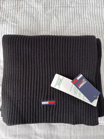 TOMMY JEANS 블랙 머플러