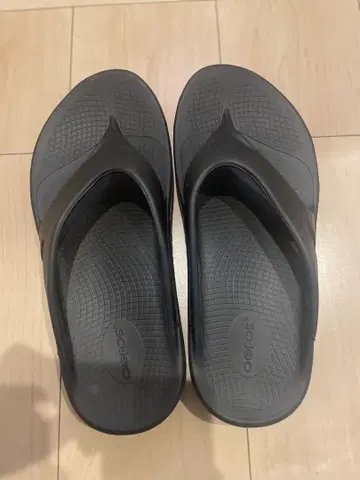 Oofos 블랙 플립플랍