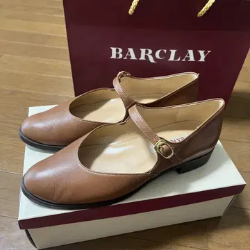 BARCLAY 브라운 카멜 버클 장식 펌프스 24cm