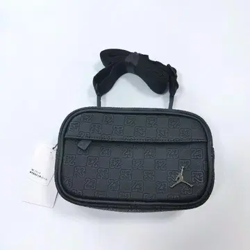 새상품 JORDAN BRAND 모노그램 카메라 백 블랙