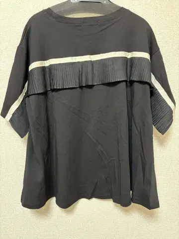 새상품 이번 시즌 DouDou 백 플리츠 컷 탑 블랙