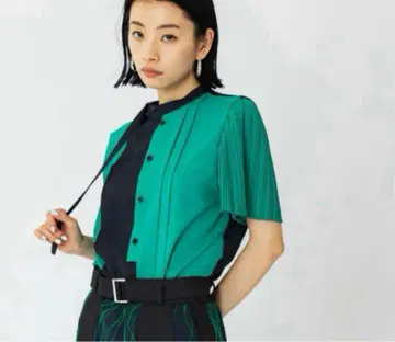 유나이티드 도쿄 플리츠 블로킹 블라우스
