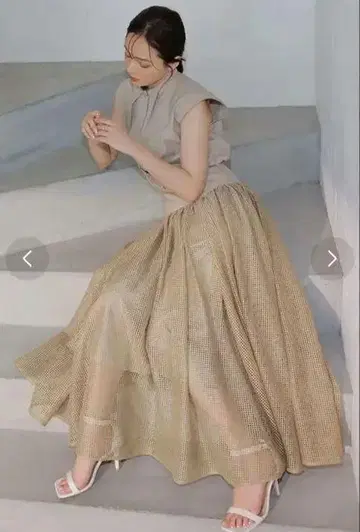 [ 미사용 새상품 ] 아뉴앙스 메쉬 플레어 스커트 베이지 S