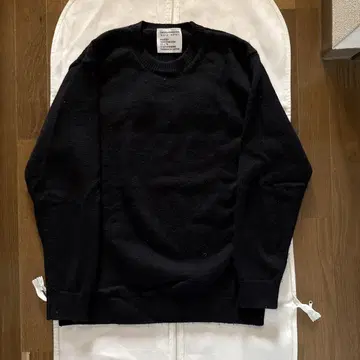 THISISASWEATER 블랙 울 스웨터
