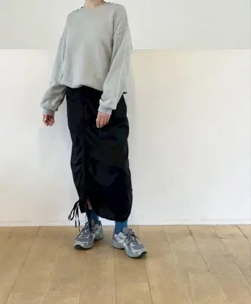 24SS Baserange 베이스레인지 사이드 슬링 새틴 스커트