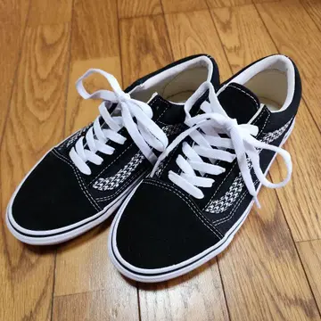 꽃무늬 자수 블랙 스니커즈