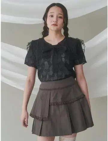 메리제니 프릴 레이어드 플리츠 스커트 차콜 그레이 가을 미니스커트