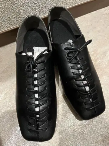 블랙 레이스업 가죽 신발 38