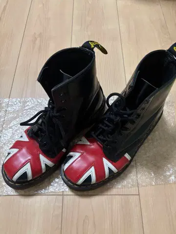 영국제 DR.MARTENS 닥터마틴 유니언 잭 8홀 부츠