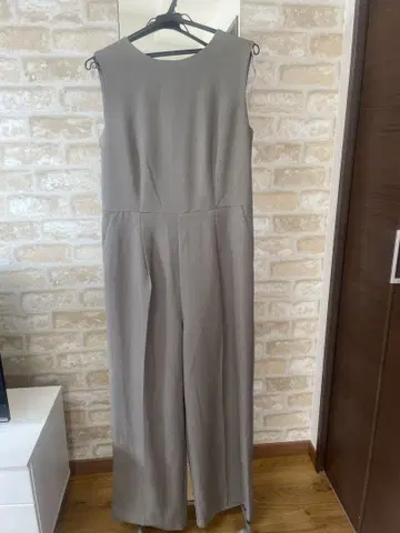[ 새상품급 ] 그레이 슬리브리스 점프수트