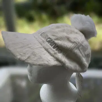 ARCHIVIO 퍼 캡 화이트 00