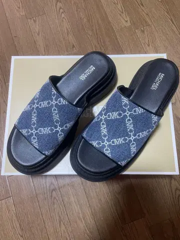 MICHAEL KORS 마이클코어스 로고 데님 샌들