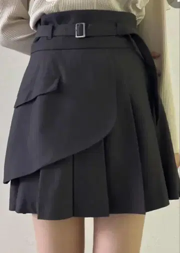dazzlin 레이어드 플리츠 미니 스커트