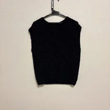 UBC FANCY/YARN 슬리브리스 니트