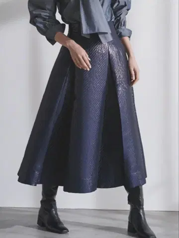FRAY I.D 라메 자카드 턱 플레어 스커트