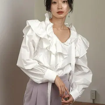 새상품급 I am 스캘럽 프릴 리본 긴팔 블라우스 화이트