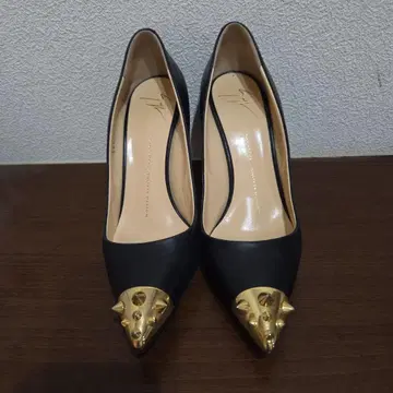 최종 인하 주세페 스파이크 장식 토 블랙 가죽 하이힐