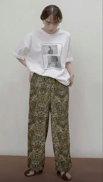 [ 새상품 ] Eimee Law 아라베스크 프린트 사이드 라인 팬츠