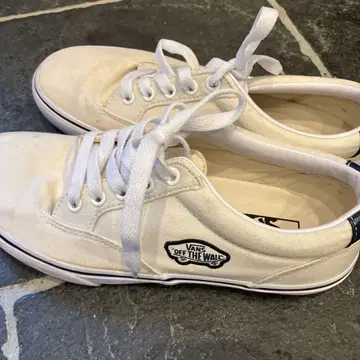 VANS OFF THE WALL 화이트 스니커즈