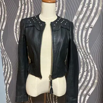 스터드 장식 블랙 가죽 숏 자켓