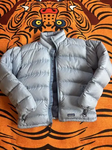 Patagonia 다운 자켓 M 사이즈 라이트 그레이