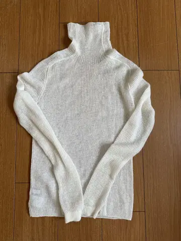 에트레토쿄 모헤어 터틀넥 스웨터