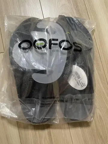 OOFOS 블랙 샌들
