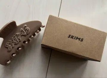 skims 헤어 클립