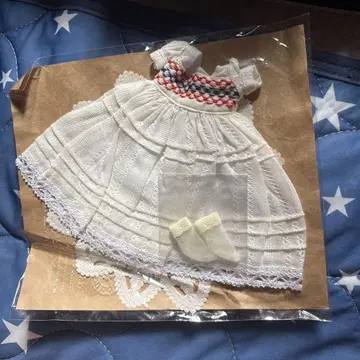 아이보리 레이스 드레스와 양말