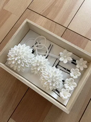 일본 의류 머리 장식 츠마미자이쿠 결혼식 시로무쿠