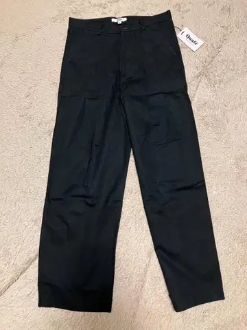 nugu QUAFE COTTON TUCK PANTS Black