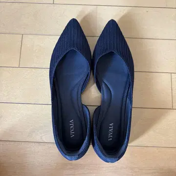 VIVAA 네이비 V컷 스틸레토 플랫슈즈