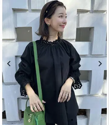 saaya 콜라보 컷워크 레이스 돌먼 블라우스