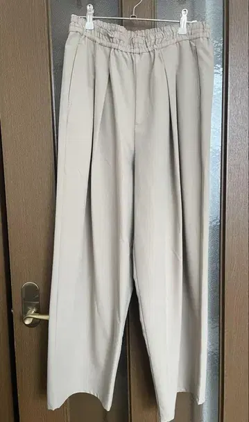 베이지 팬츠 퓨어세신