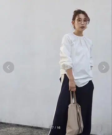 CREDONA 백 셔링 디자인 블라우스