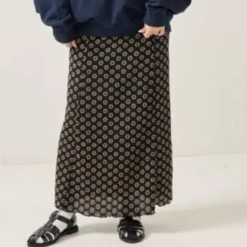 [ 새상품 ] 블랙 앤 화이트 꽃무늬 롱 스커트