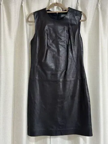 BANANAREPUBLIC 블랙 가죽 슬리브리스 원피스