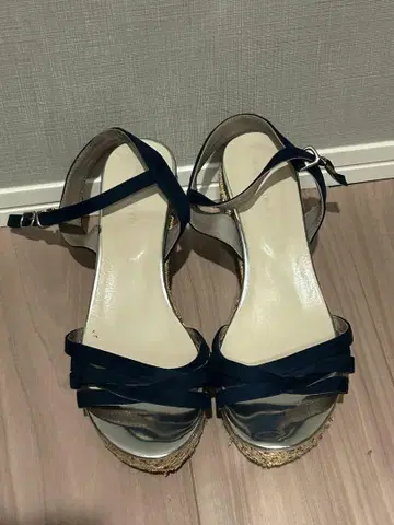 네이비 그린 스트랩 샌들