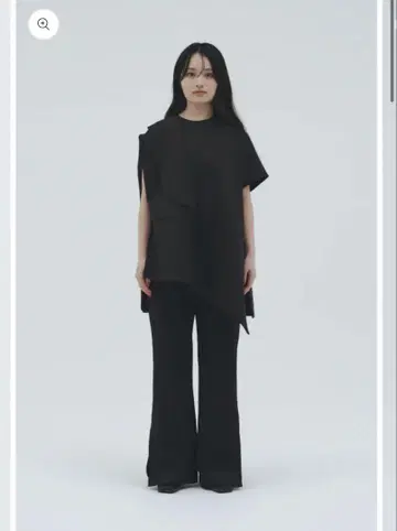 MYNE 비대칭 블랙 반팔 상의