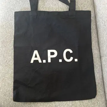 A.P.C. 블랙 토트백