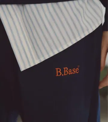 B.Base 브로큰 베이스 로고 자수 모듬 스웨트 팬츠